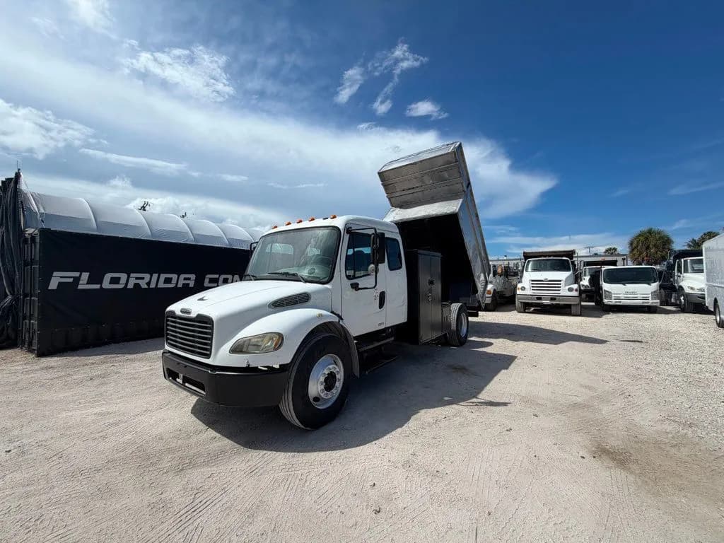 2007 Freightliner M2 - Chipper Trailers / Chipper Trucks