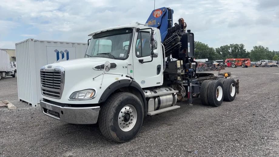 2012 Freightliner Business Class M2 - Crane
