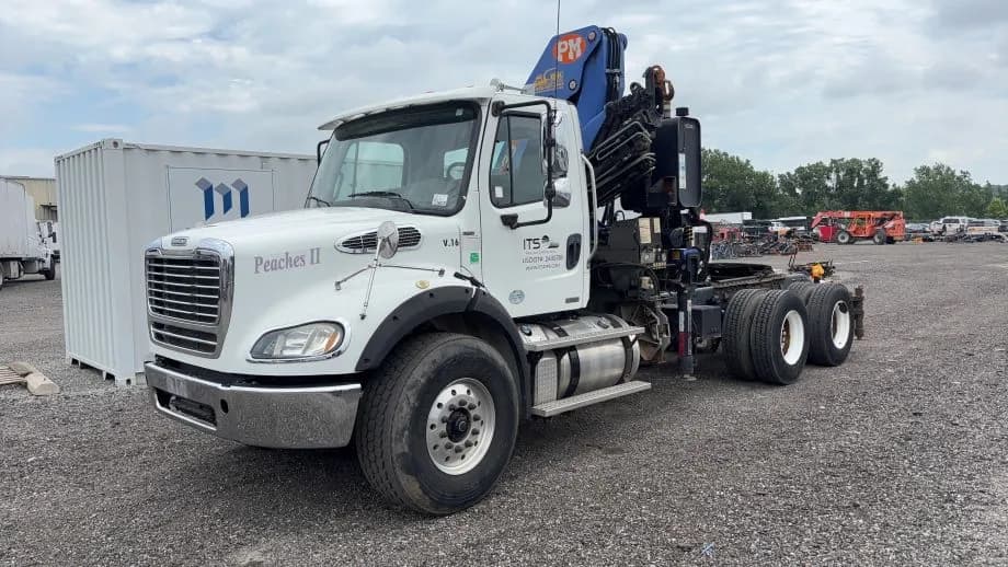 2012 Freightliner Business Class M2 - Crane