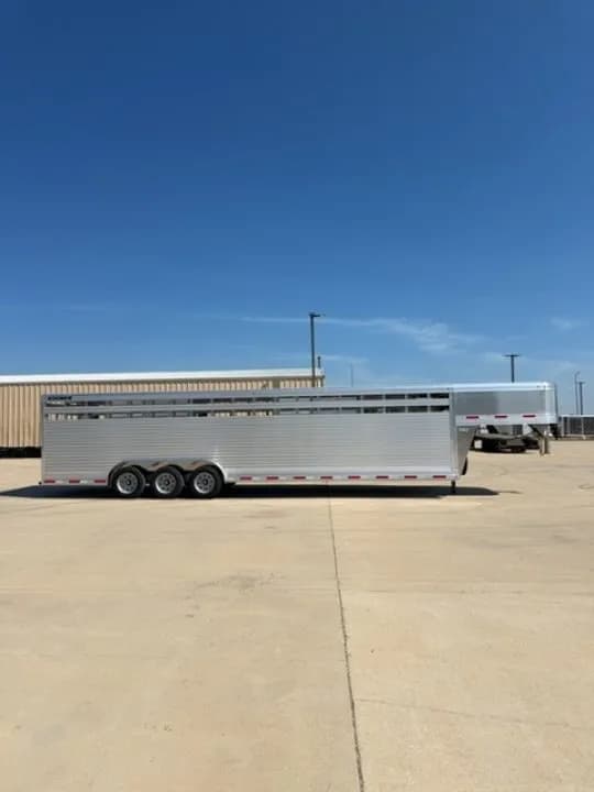 2026 UNIVERSAL TRAILER CORPORATION HORSE/LIVESTOCK GROUP Universal Trailer Corporation Horse/Livestock Group