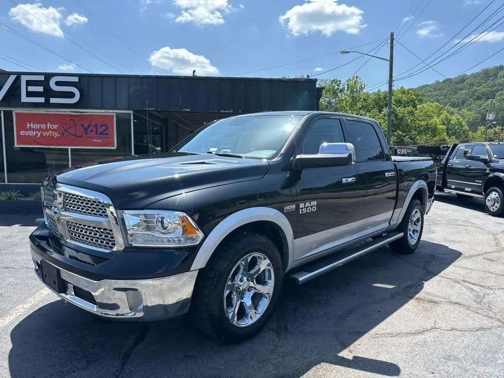 2017 Ram 1500 Laramie - Pickup