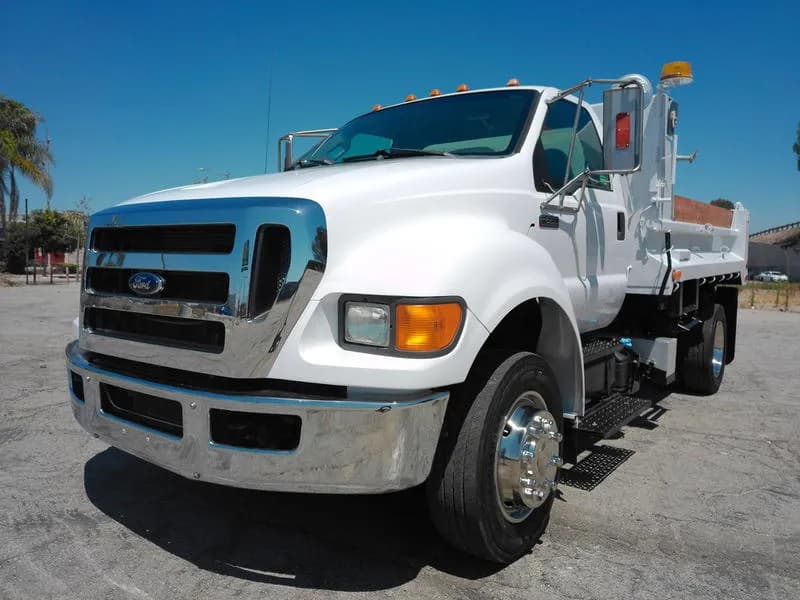 2013 Ford F650 - Bucket