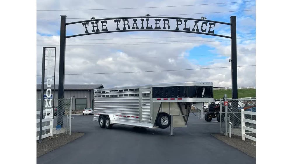 2026 Featherlite 8117 24' Stock GN