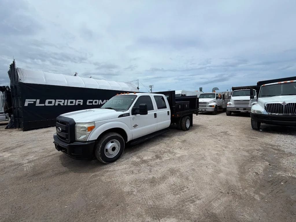 2013 Ford F-350 Crew Cab - Flatbed