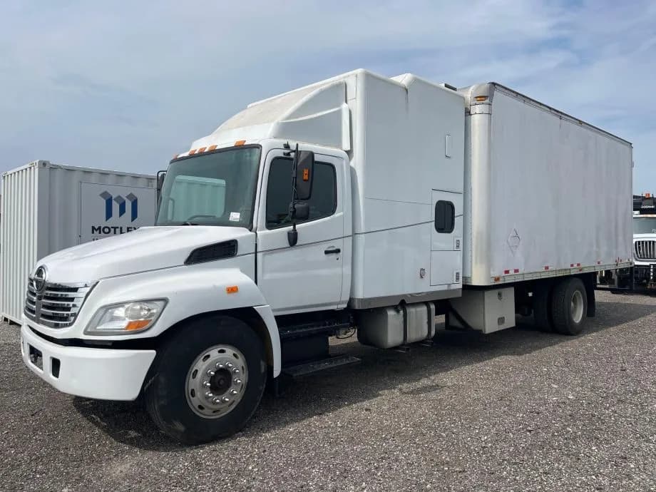 2007 Hino 338 S/A Expeditor - Utility