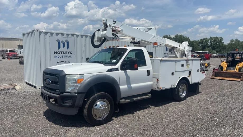 2013 Ford F550 XL Super Duty 37.5’ Fleet-Ready - Bucket