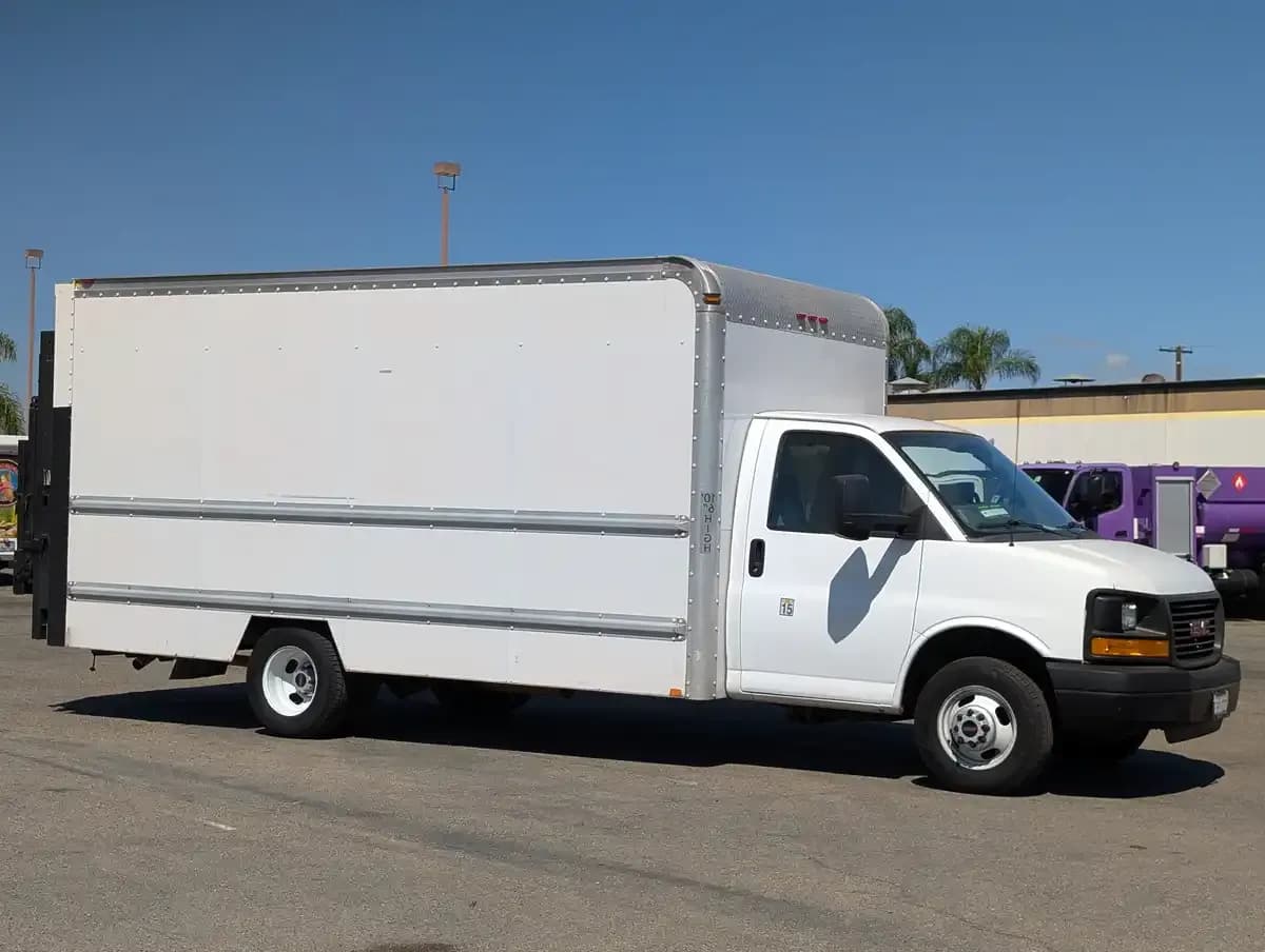 2012 GMC Savana 3500 - Box