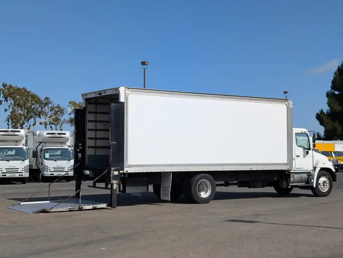 2015 Hino 268 - Box