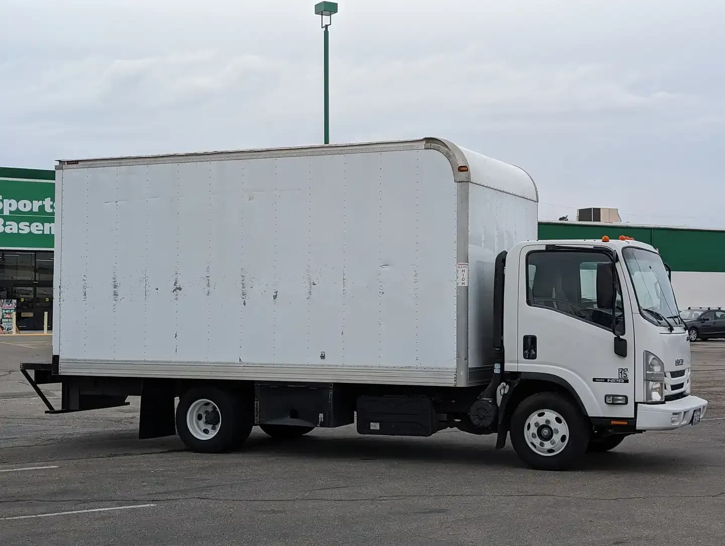 2016 Isuzu NPR - Box
