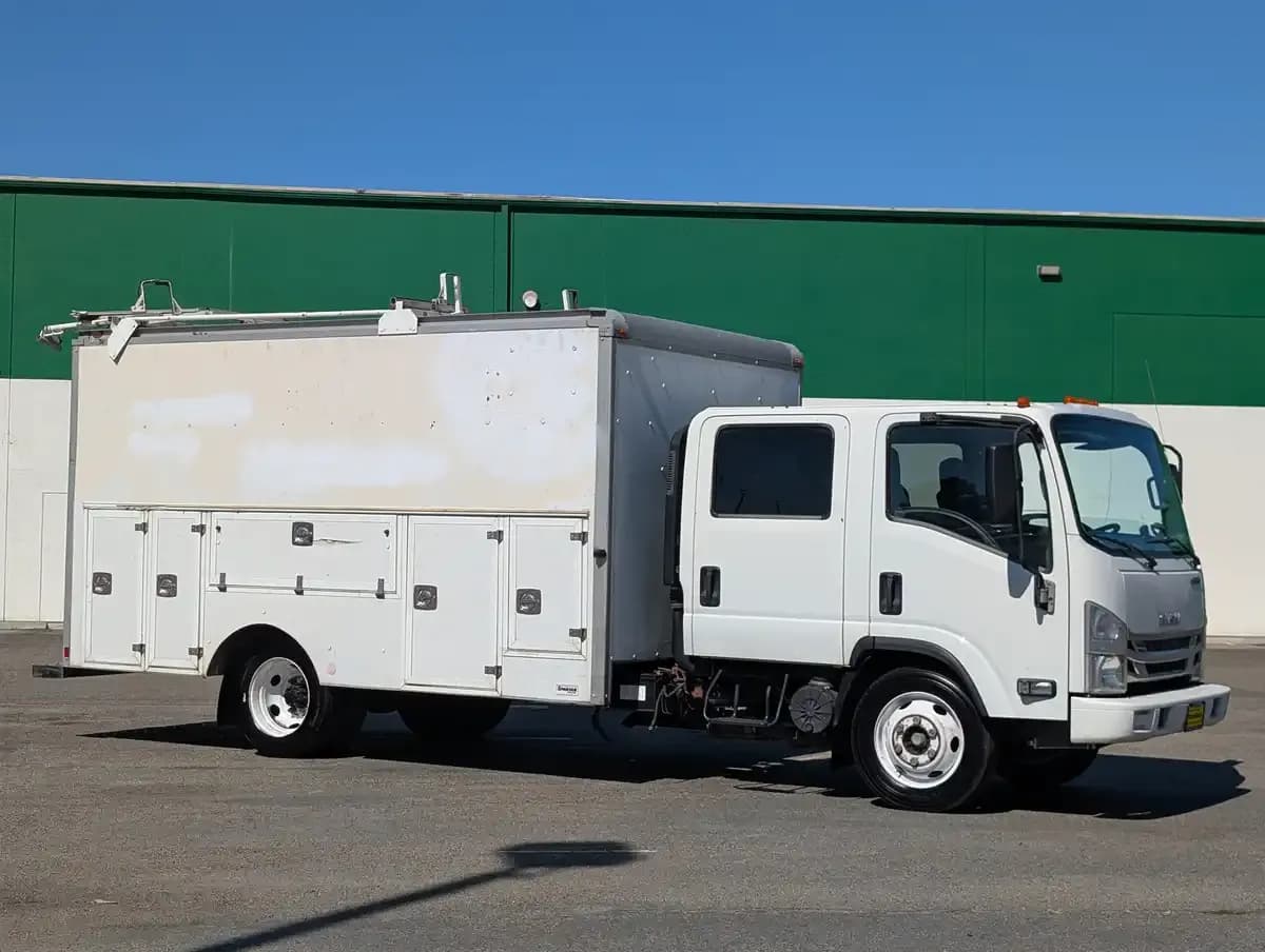 2017 Isuzu NRR - Box