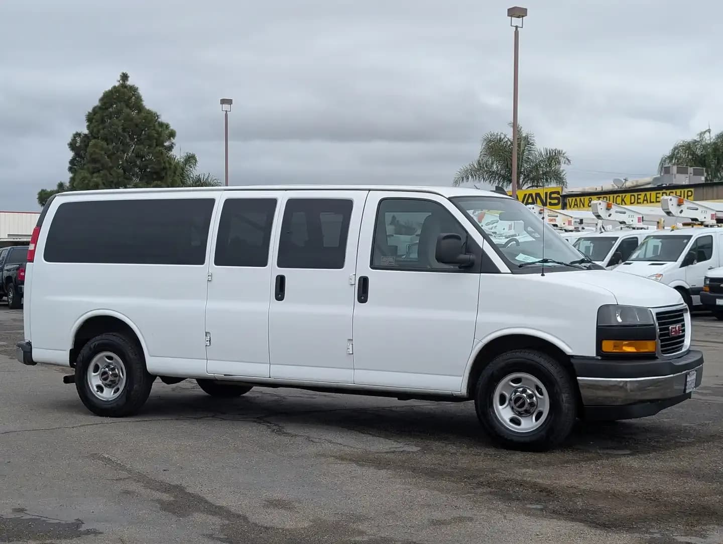 2018 GMC Savana 3500 - Vans
