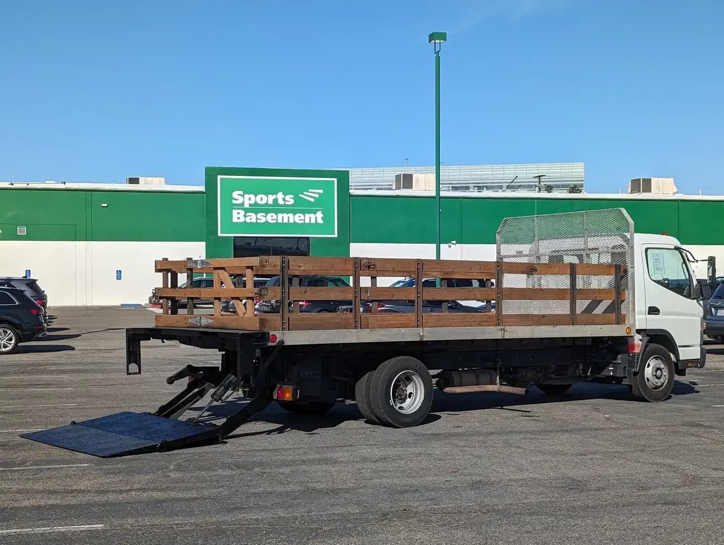 2019 Mitsubishi Fuso FE160 - Stake