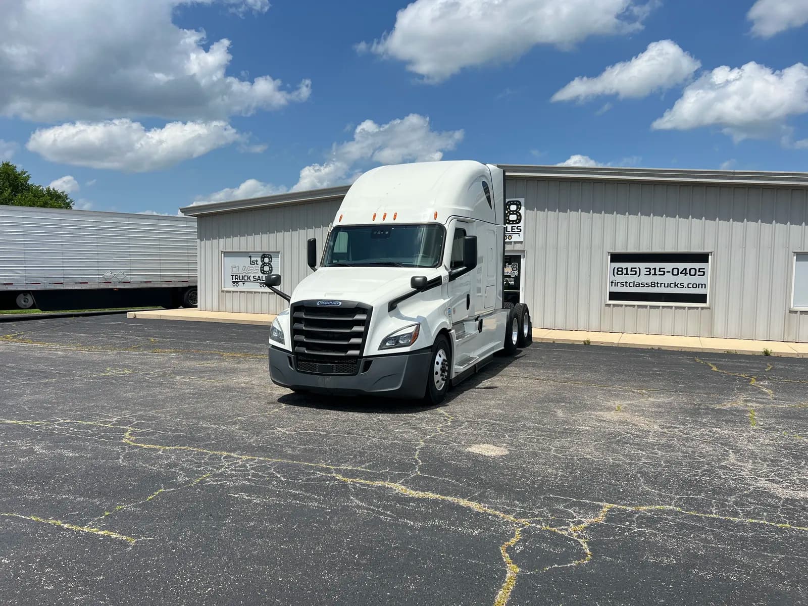 2022 Freightliner Cascadia - Sleeper