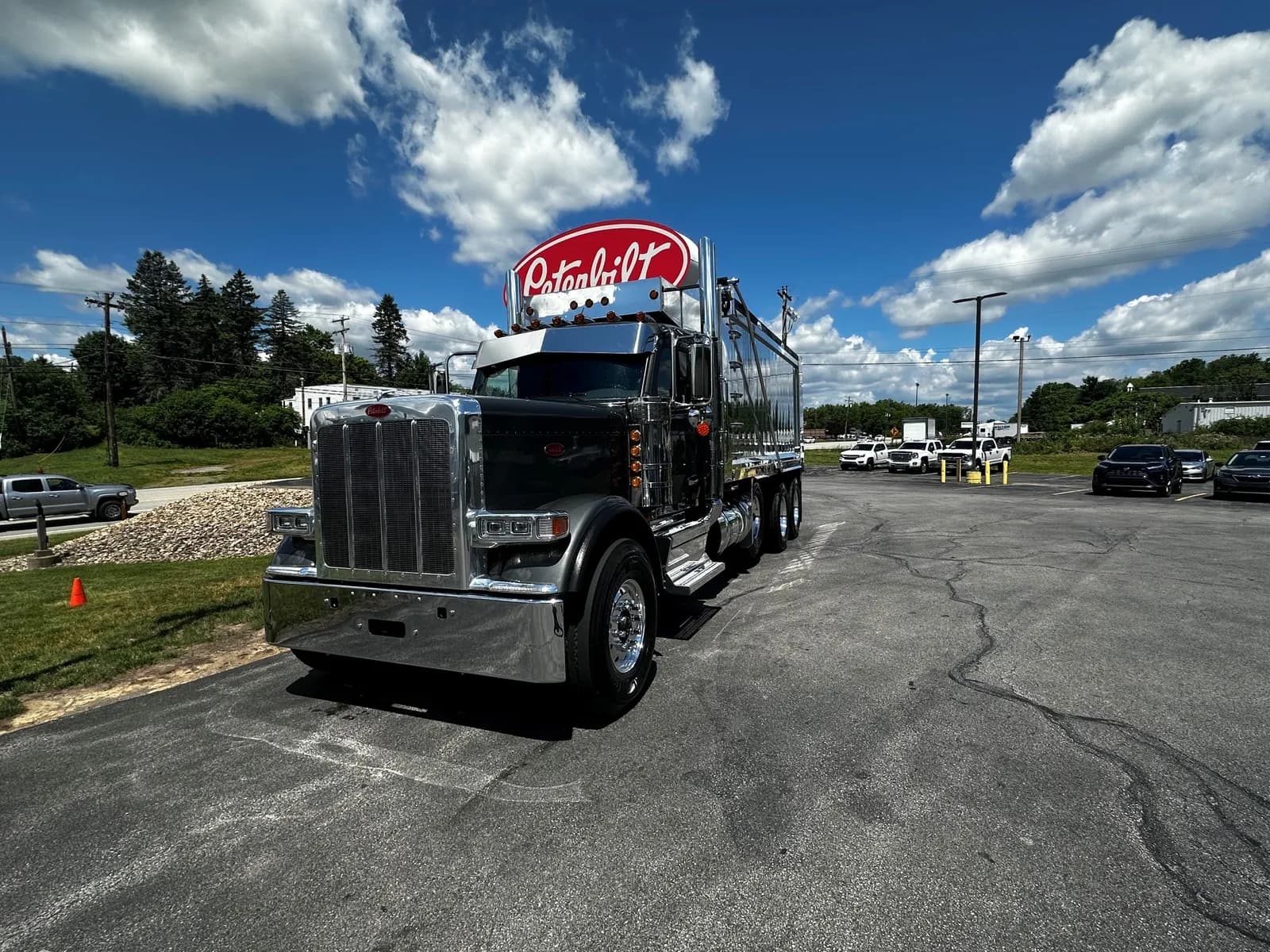 2027 PETERBILT 589