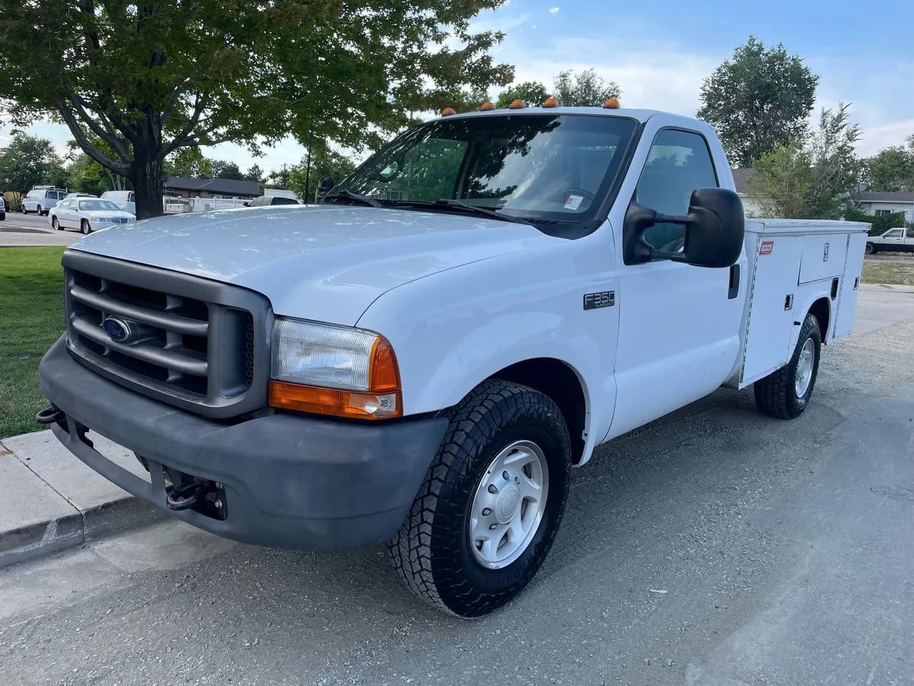 2000 Ford F-350 Chassis - Service
