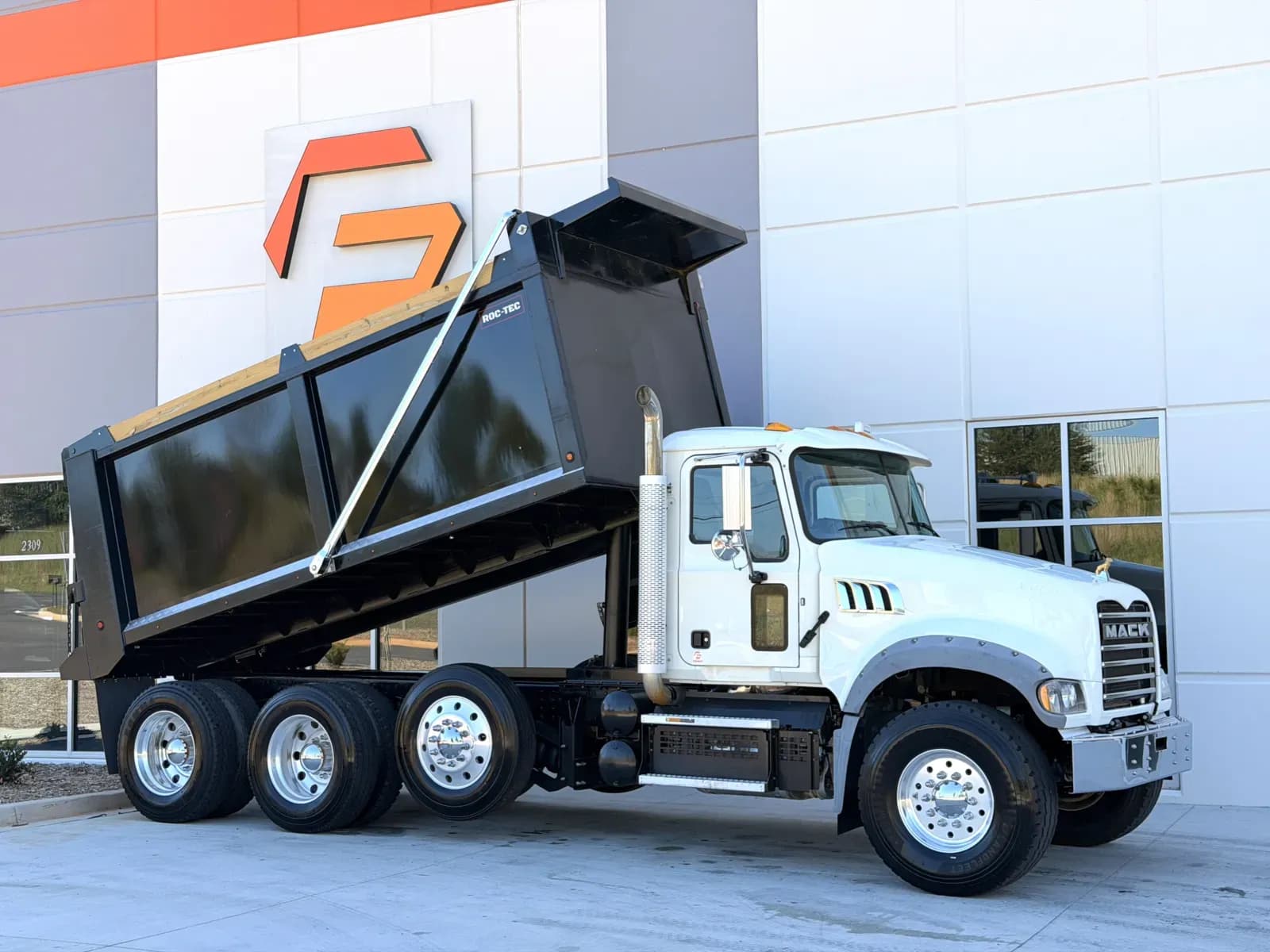 2020 Mack GR64FT - Dump