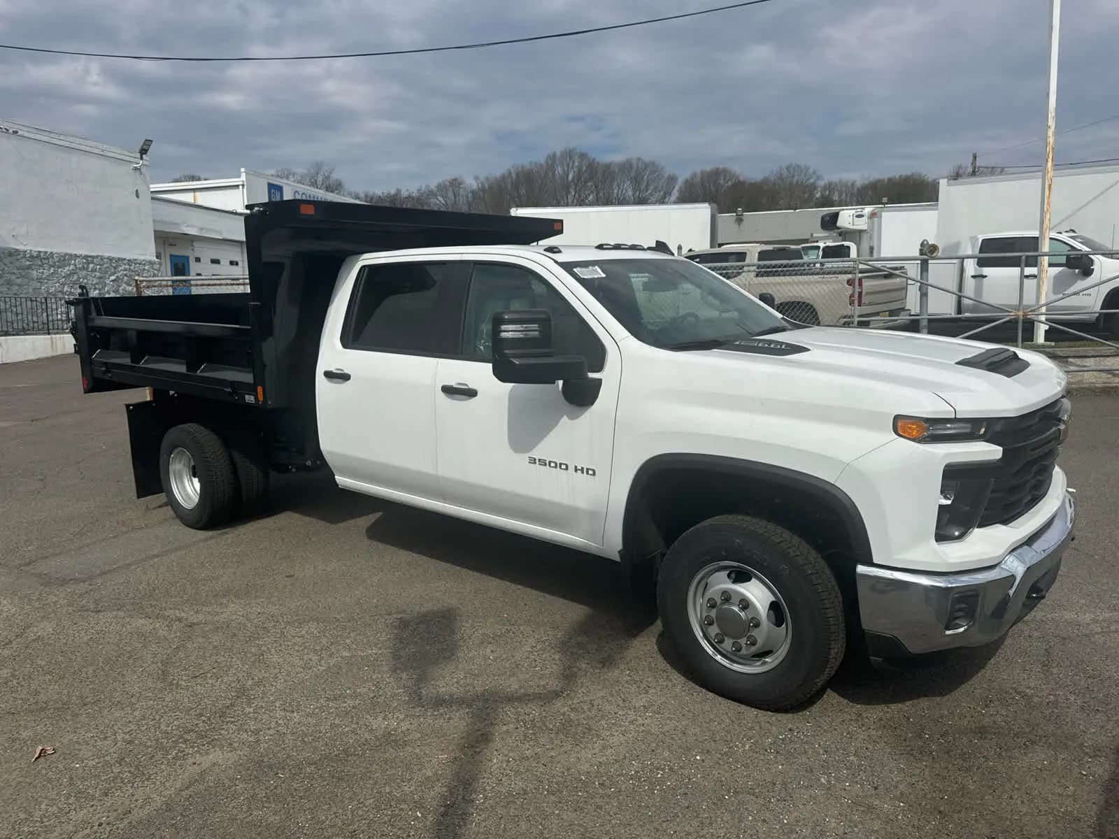 2025 Chevrolet Silverado 3500 Crew Cab - Dump