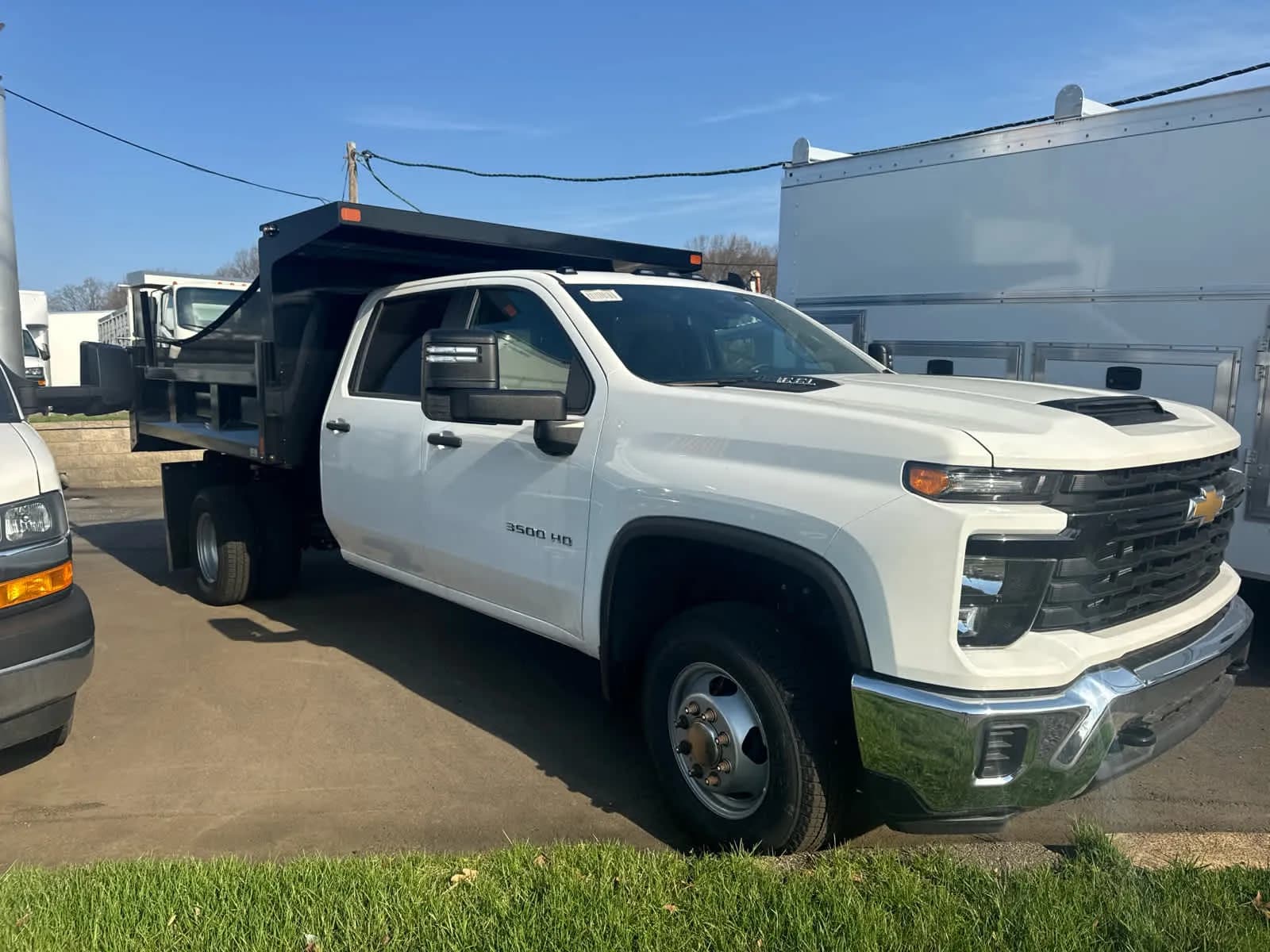 2025 Chevrolet Silverado 3500 Crew Cab - Dump