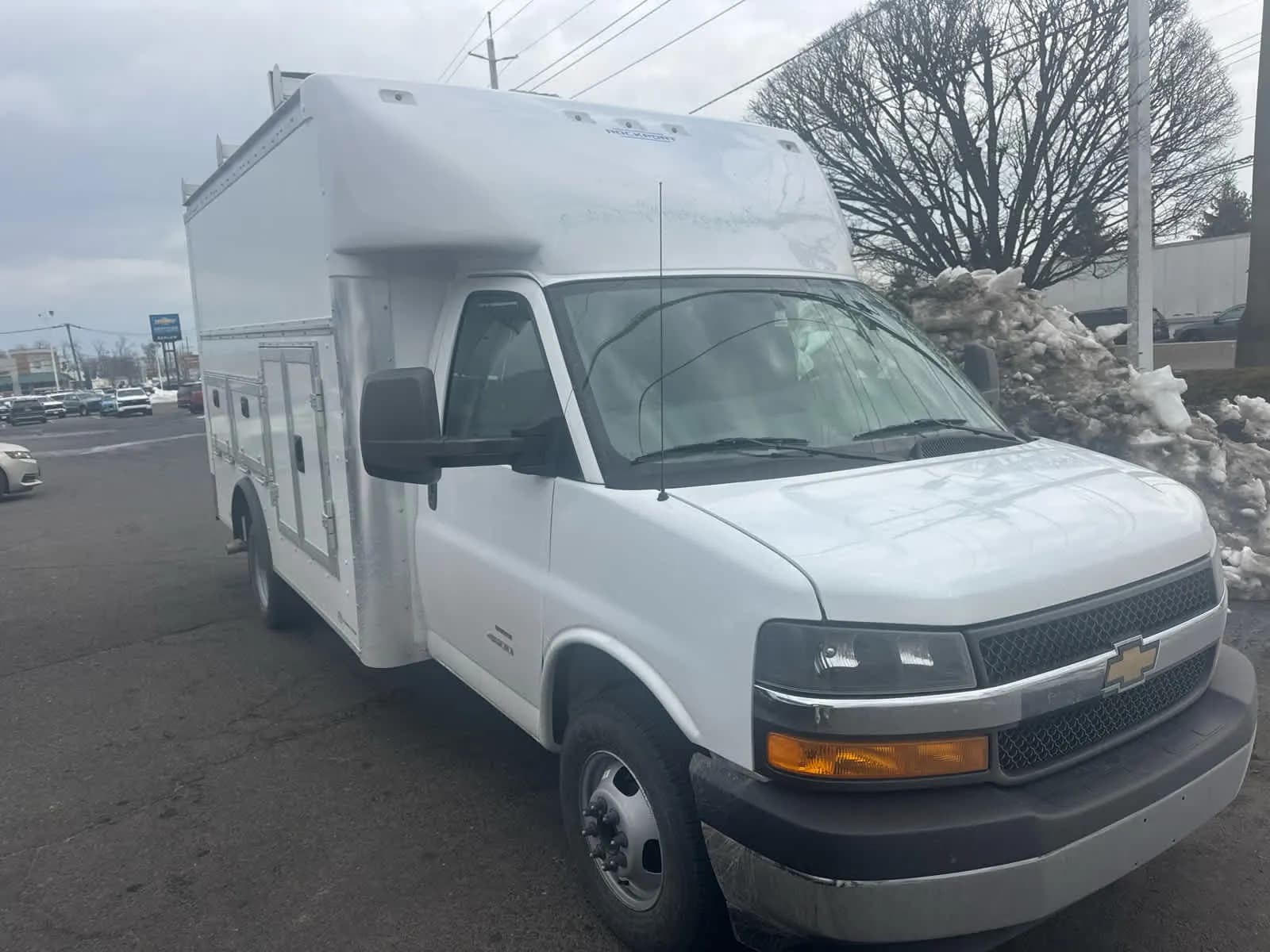 2025 Chevrolet Express 4500 - Service