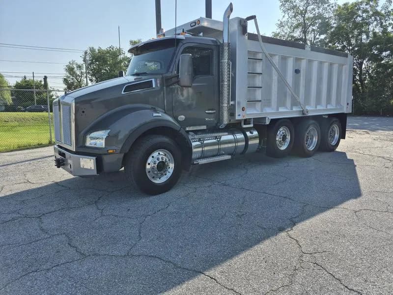 2023 Kenworth T880