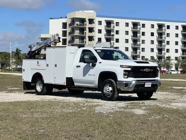 2025 Chevrolet Silverado 3500 HD - Crane