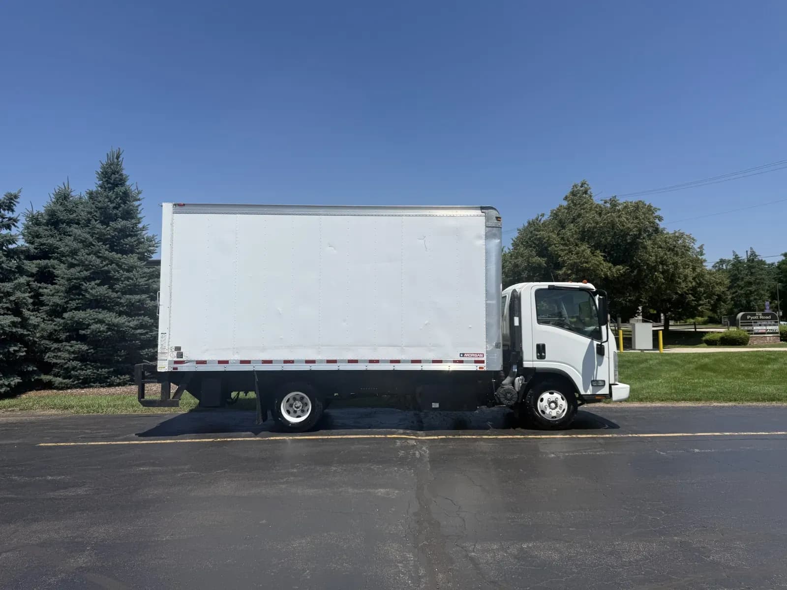 2015 Isuzu NPR - Box