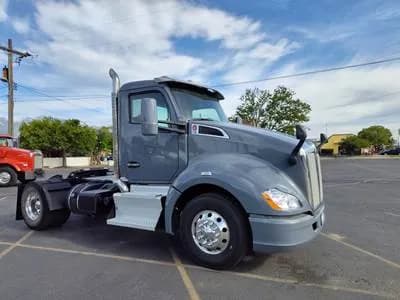 2016 Kenworth T680 Day Cab Truck Paccar MX-13 12-Spd Auto Air Leaf Suspension - Day Cab