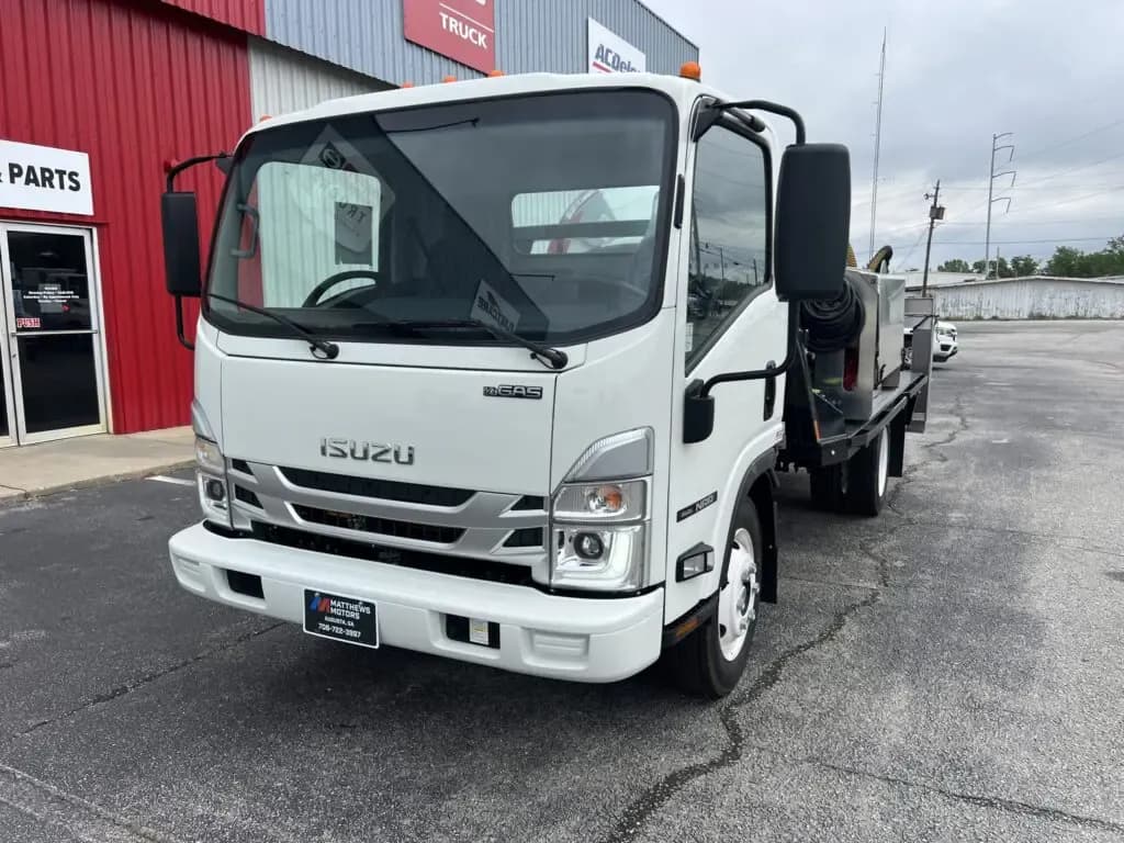 2025 Isuzu NRR Gas
