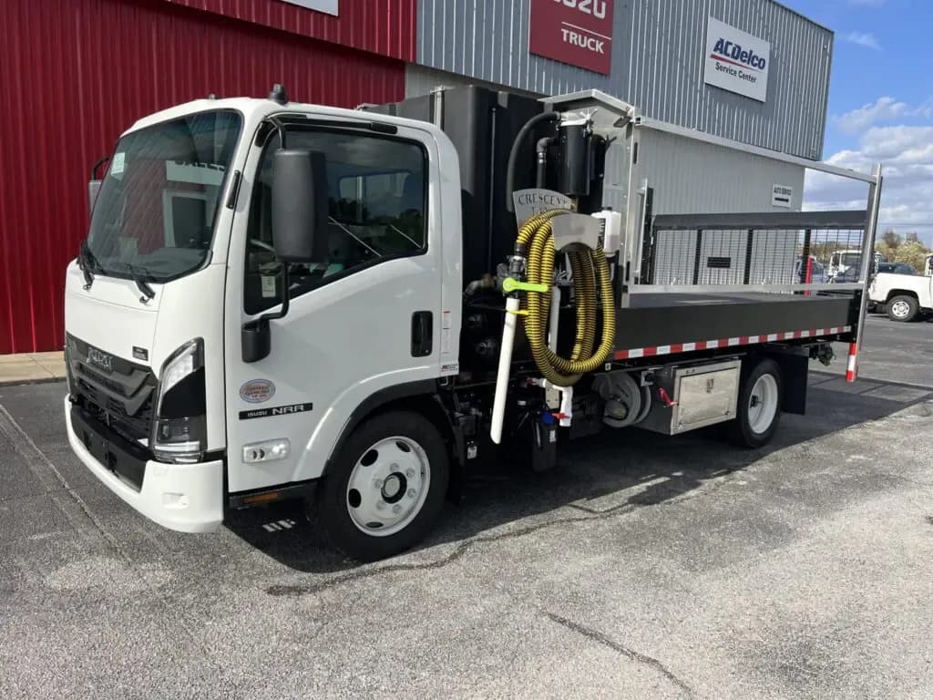 2025 Isuzu NRR