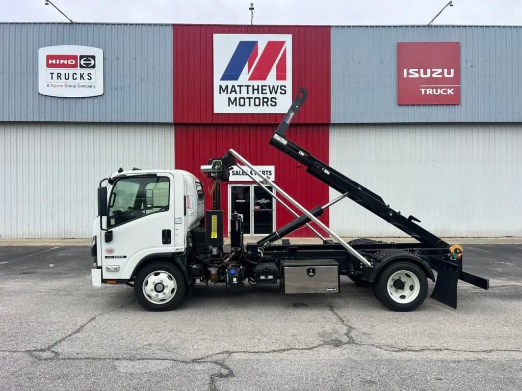 2025 Isuzu NRR - Service