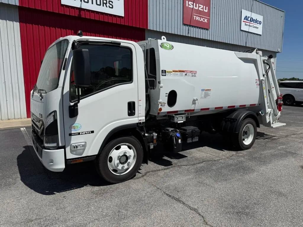 2025 Isuzu NRR