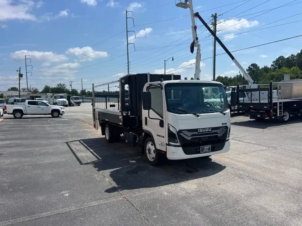 2025 Isuzu NRR - Tanker