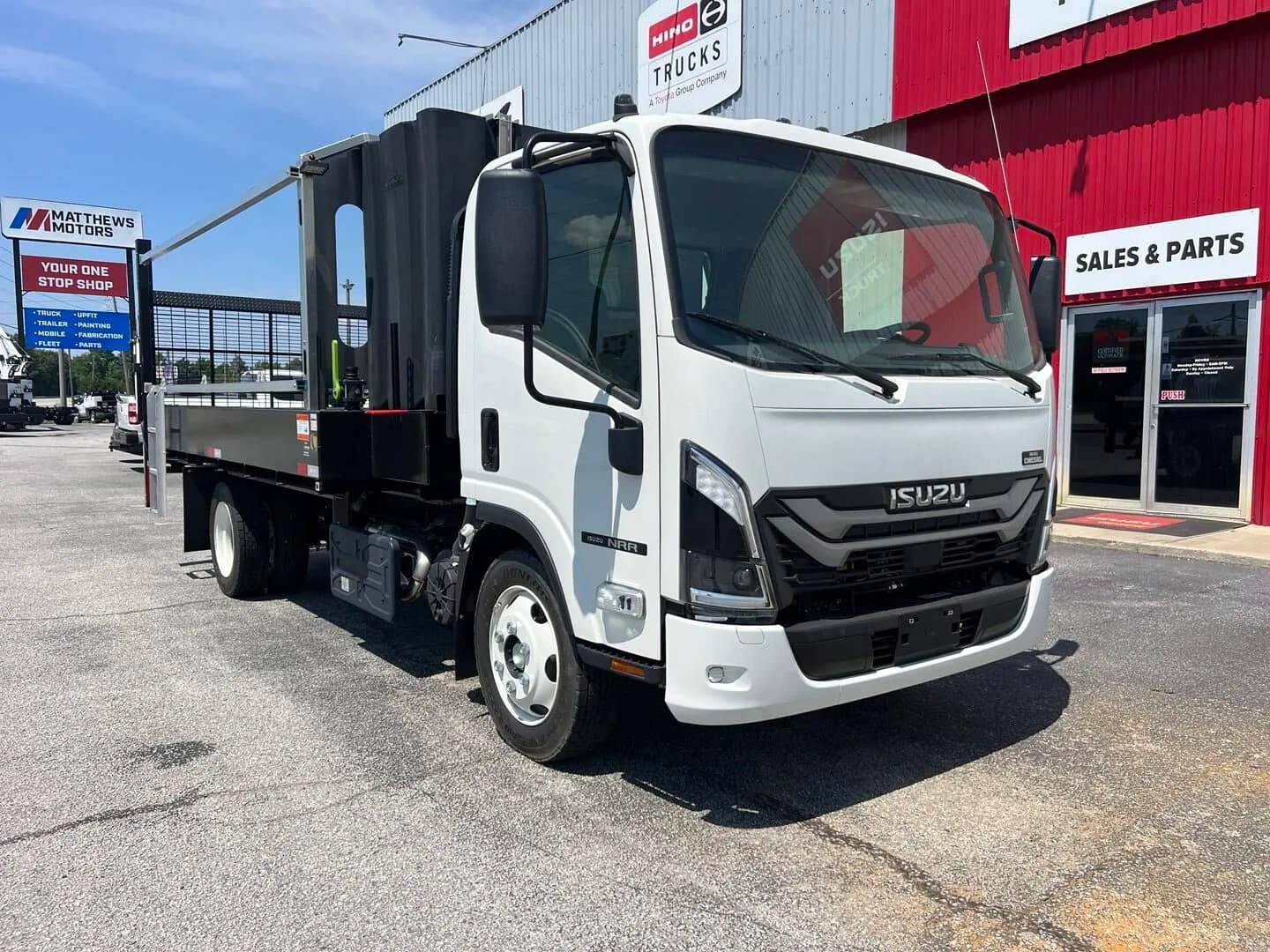 2025 Isuzu NRR