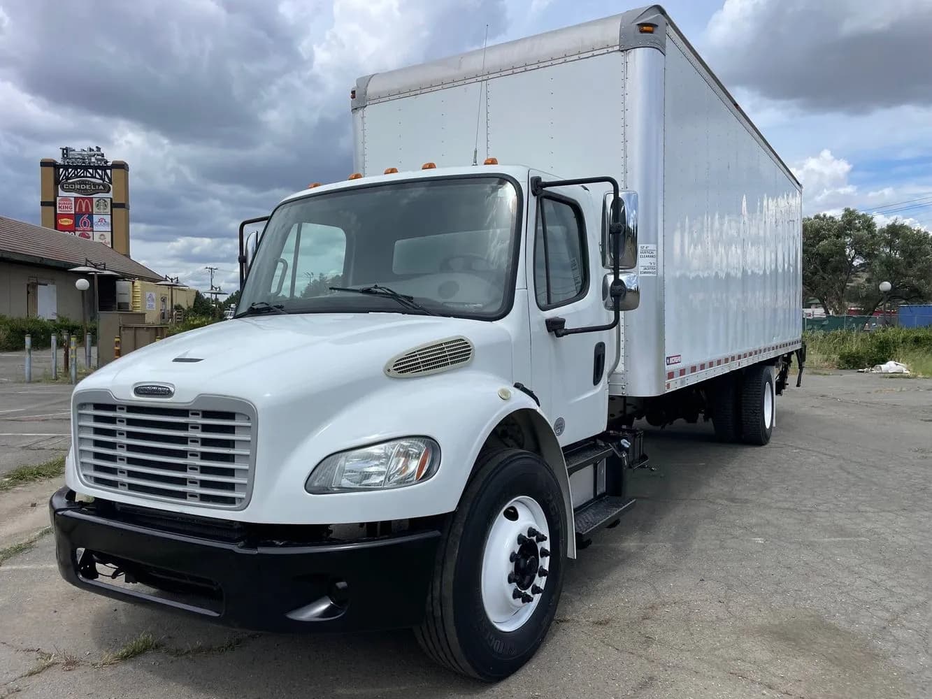 2016 Freightliner M2 106 - Box