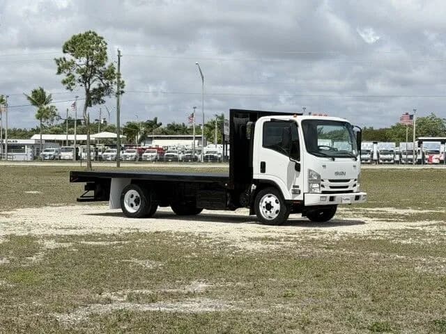 2018 Isuzu NPR-XD - Flatbed