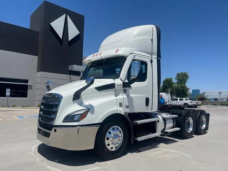 2021 Freightliner Cascadia - Day Cab
