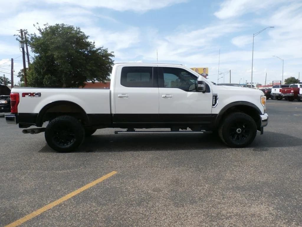 2017 Ford F-250 SD Lariat Crew Cab - Pickup