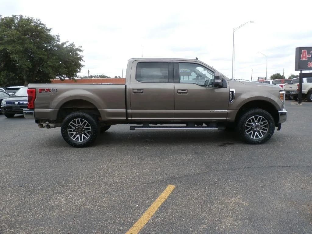 2019 Ford F-250 SD Lariat Crew Cab - Pickup