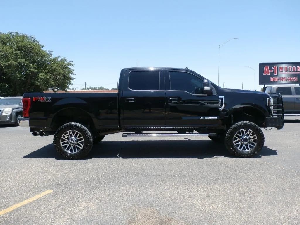 2019 Ford F-250 SD Lariat Crew Cab - Pickup