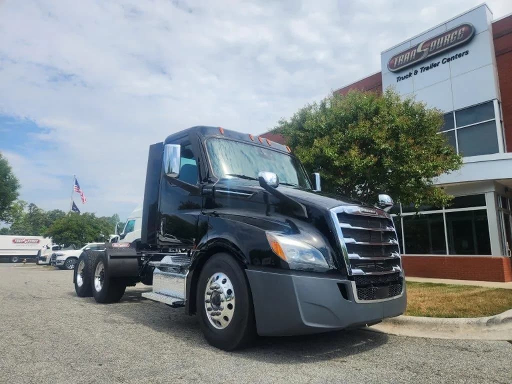2023 Freightliner Cascadia - Day Cab