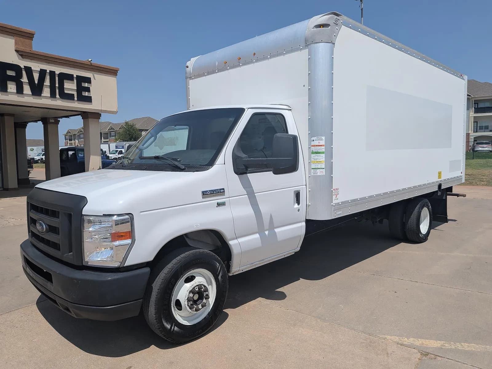 2019 Ford E-350 16 ft - Box