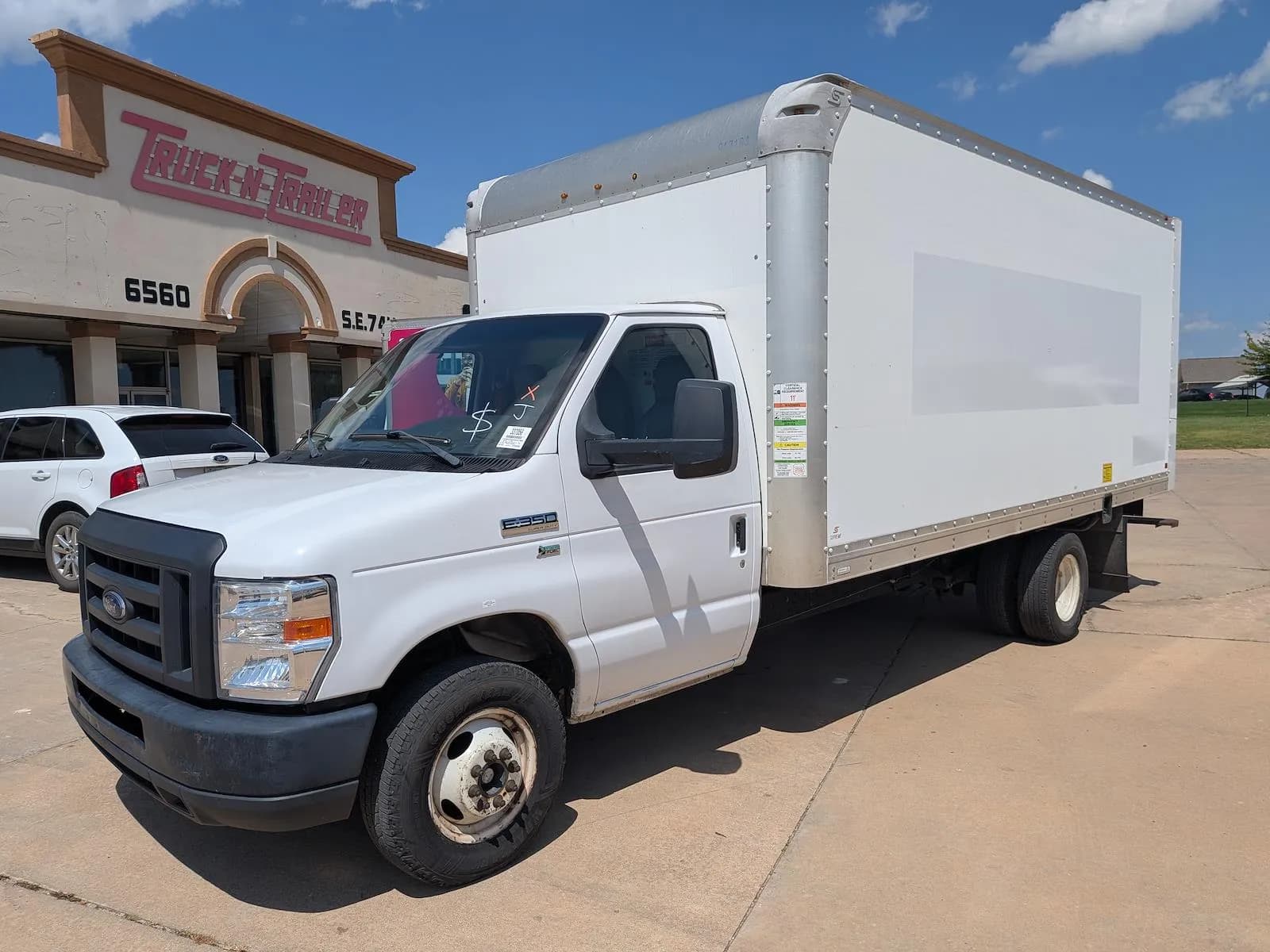 2019 Ford E-350 16 ft - Box