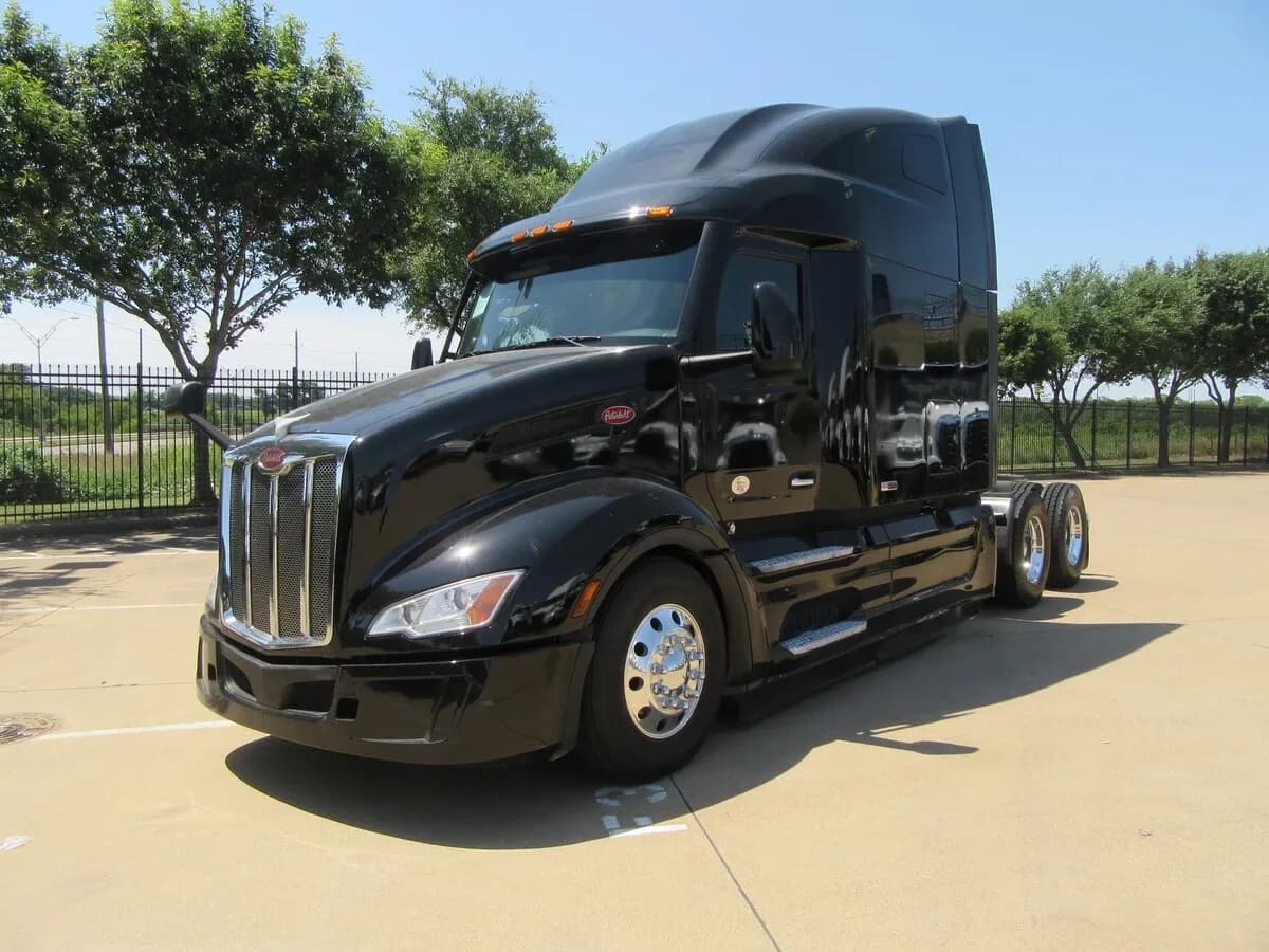 2023 Peterbilt 579