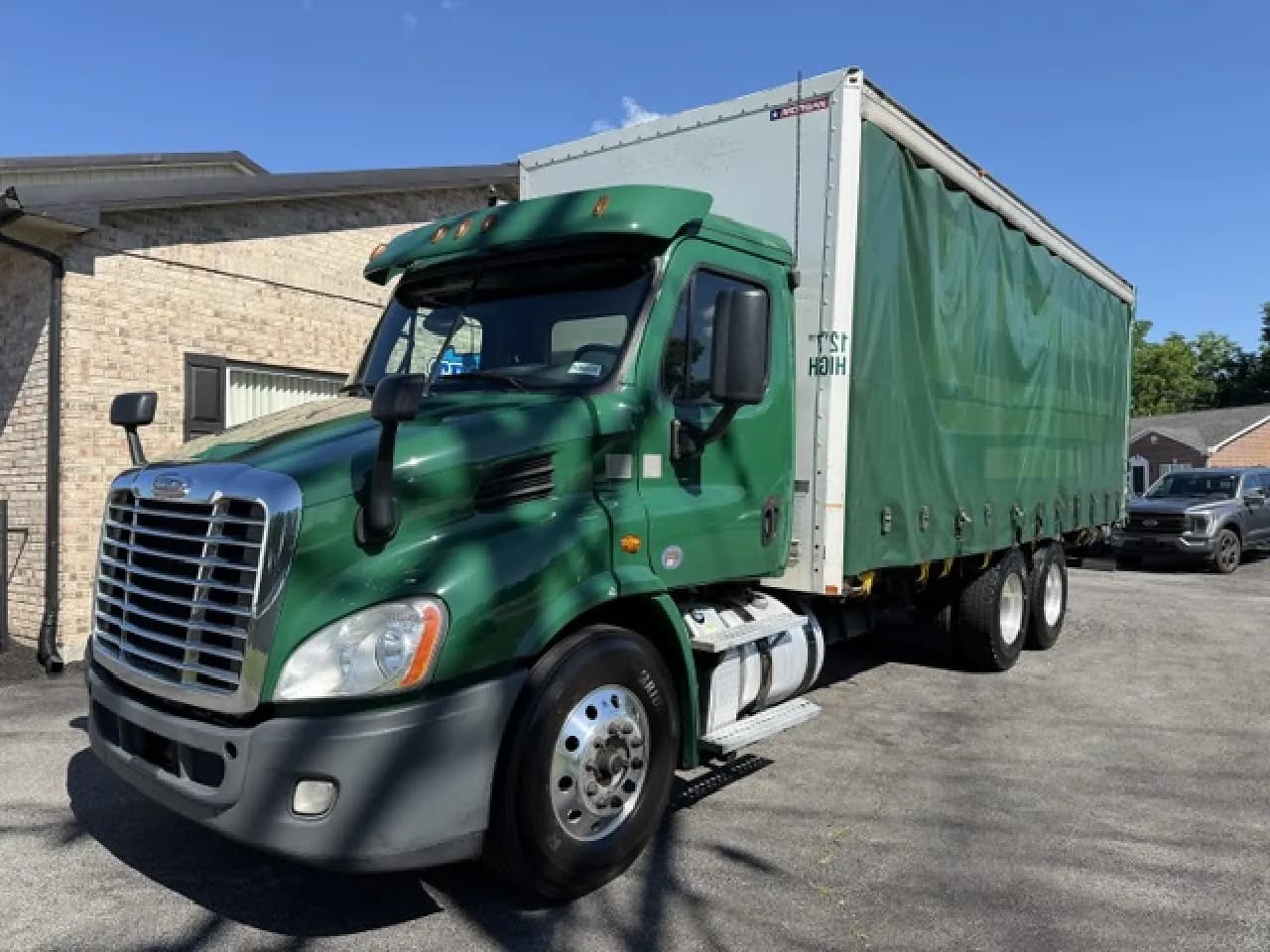 2019 Freightliner Cascadia - Curtain Side / Roll Tarp Trailers / Curtain Side Trucks