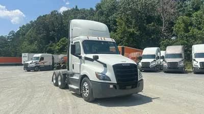 2020 Freightliner Cascadia - Day Cab
