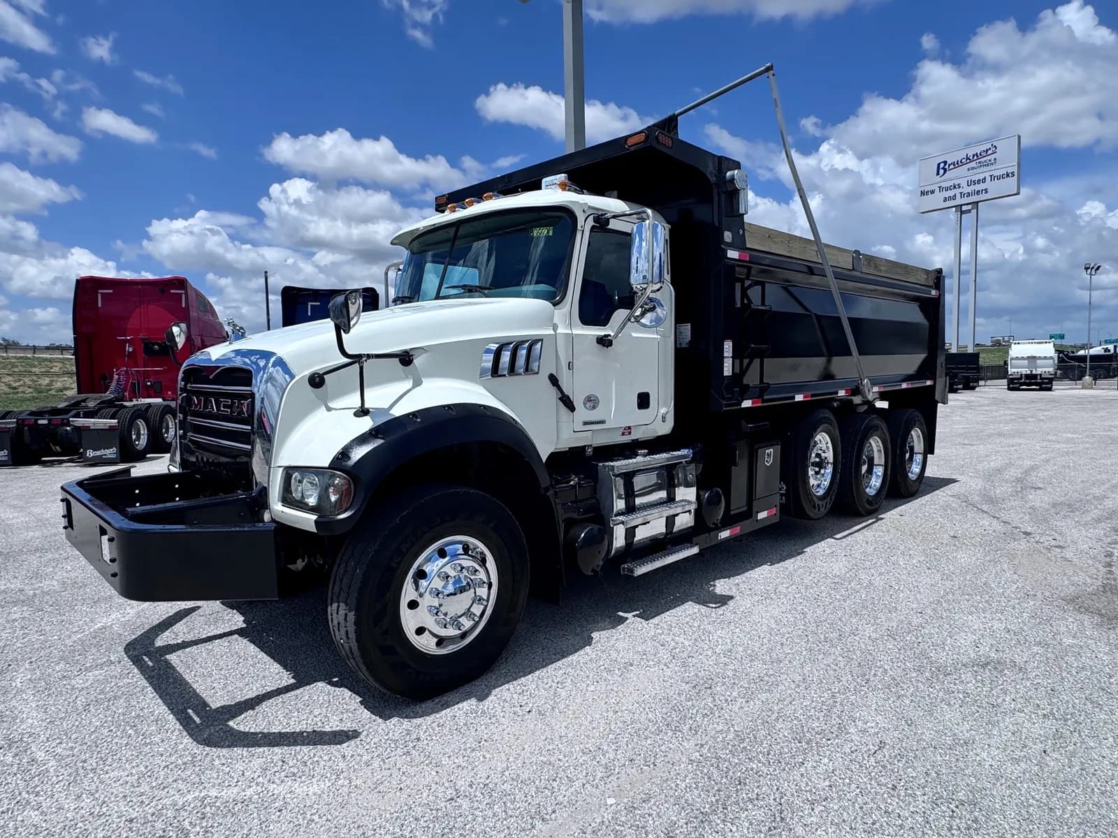 2023 Mack GR84F - - Dump