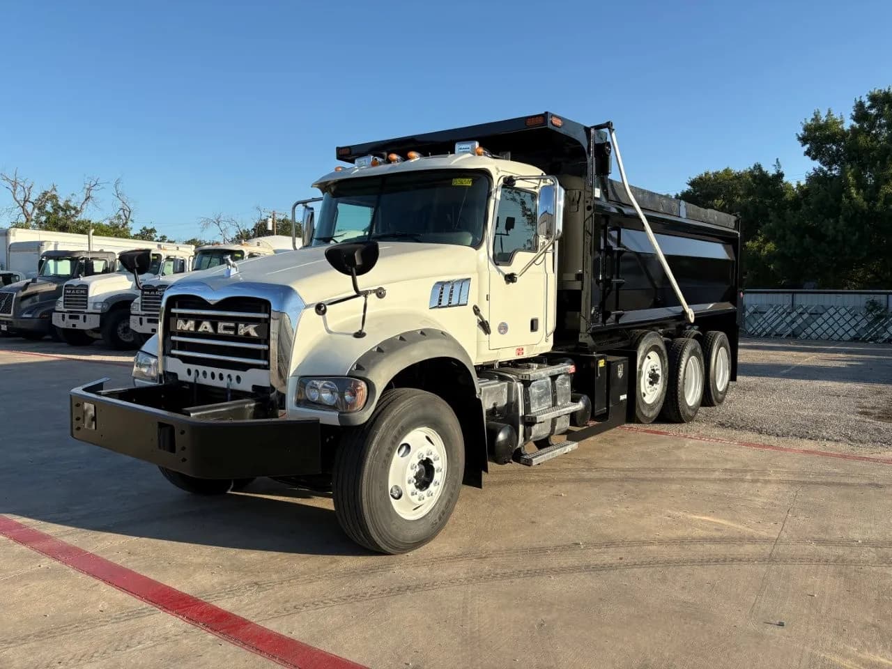 2023 Mack GR84F - - Dump