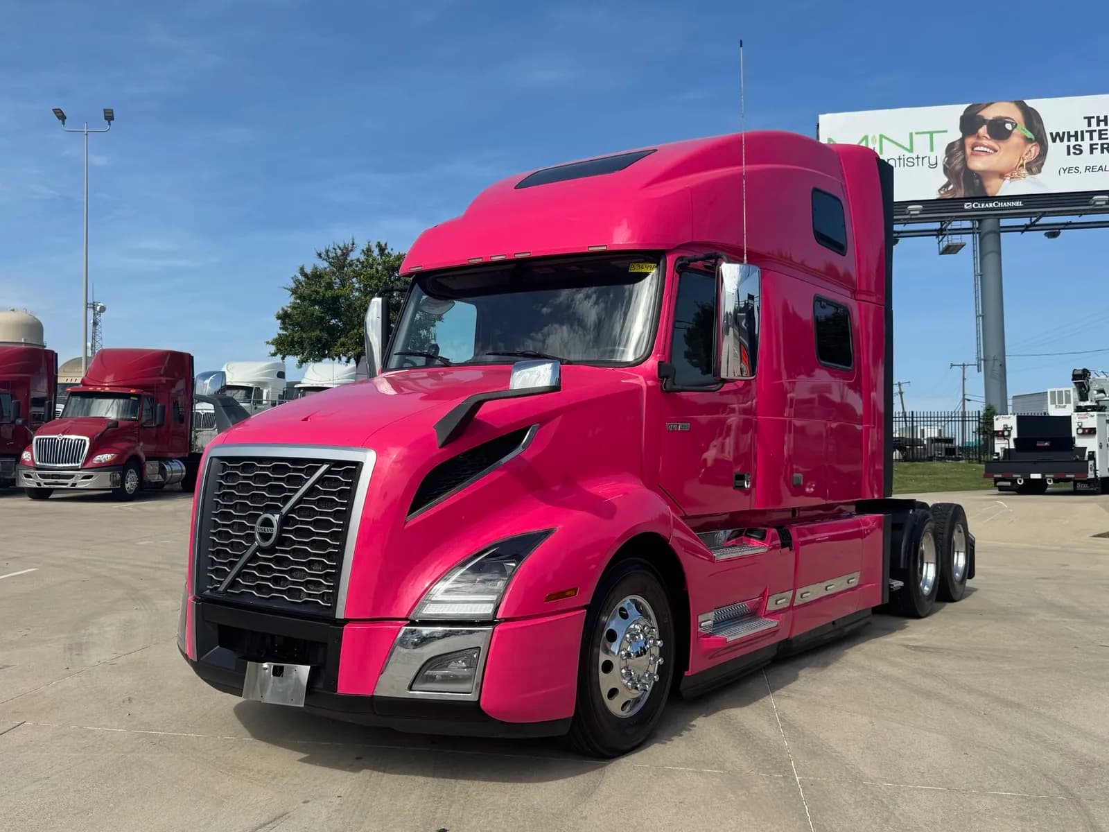 2023 Volvo VNL64T860 - - Sleeper