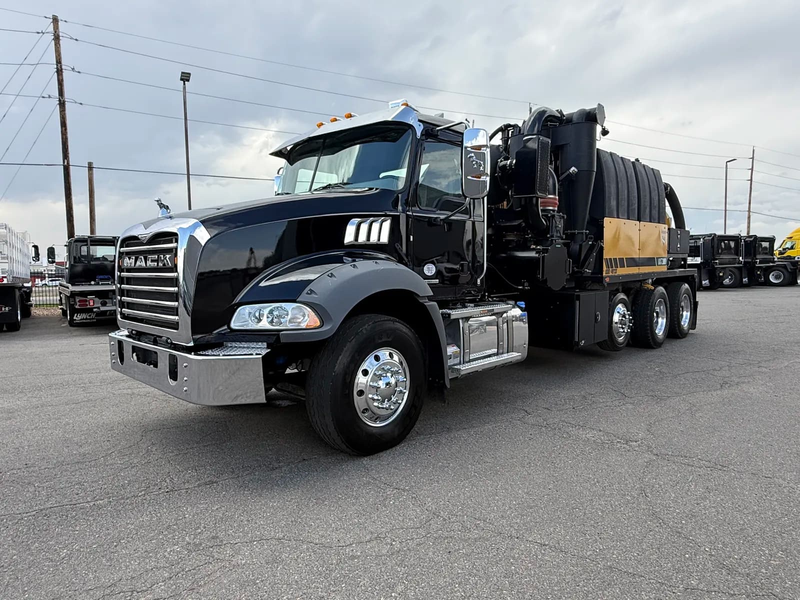 2023 Mack GR64B -