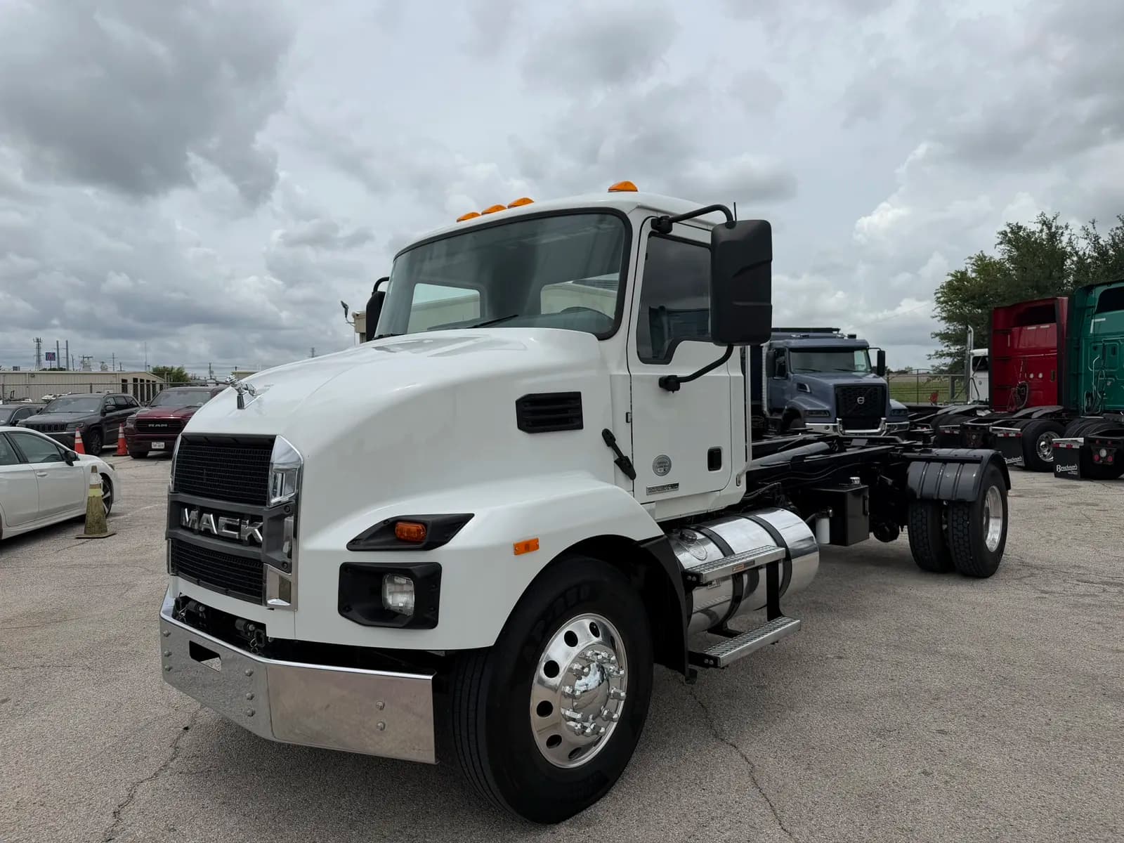 2024 Mack MD6 - B3541 - Utility